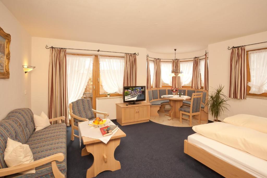 Hotel Landhaus Feldmeier ***S Oberammergau Værelse billede